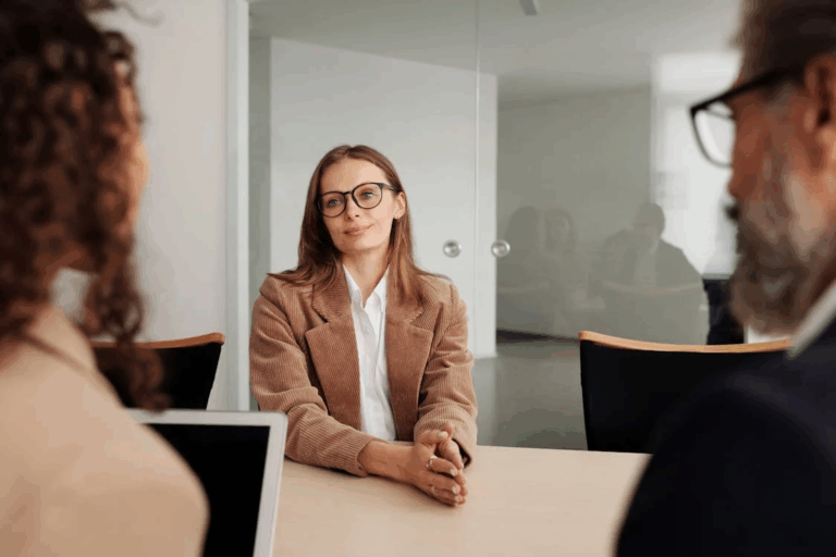 Elaboración de contratos de empleo efectivos: consideraciones legales para los empleadores
