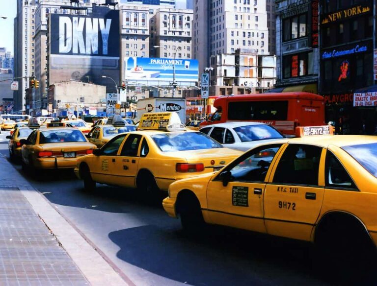 Cómo las limusinas con chofer mejoran la eficiencia de los viajes corporativos en Nueva York