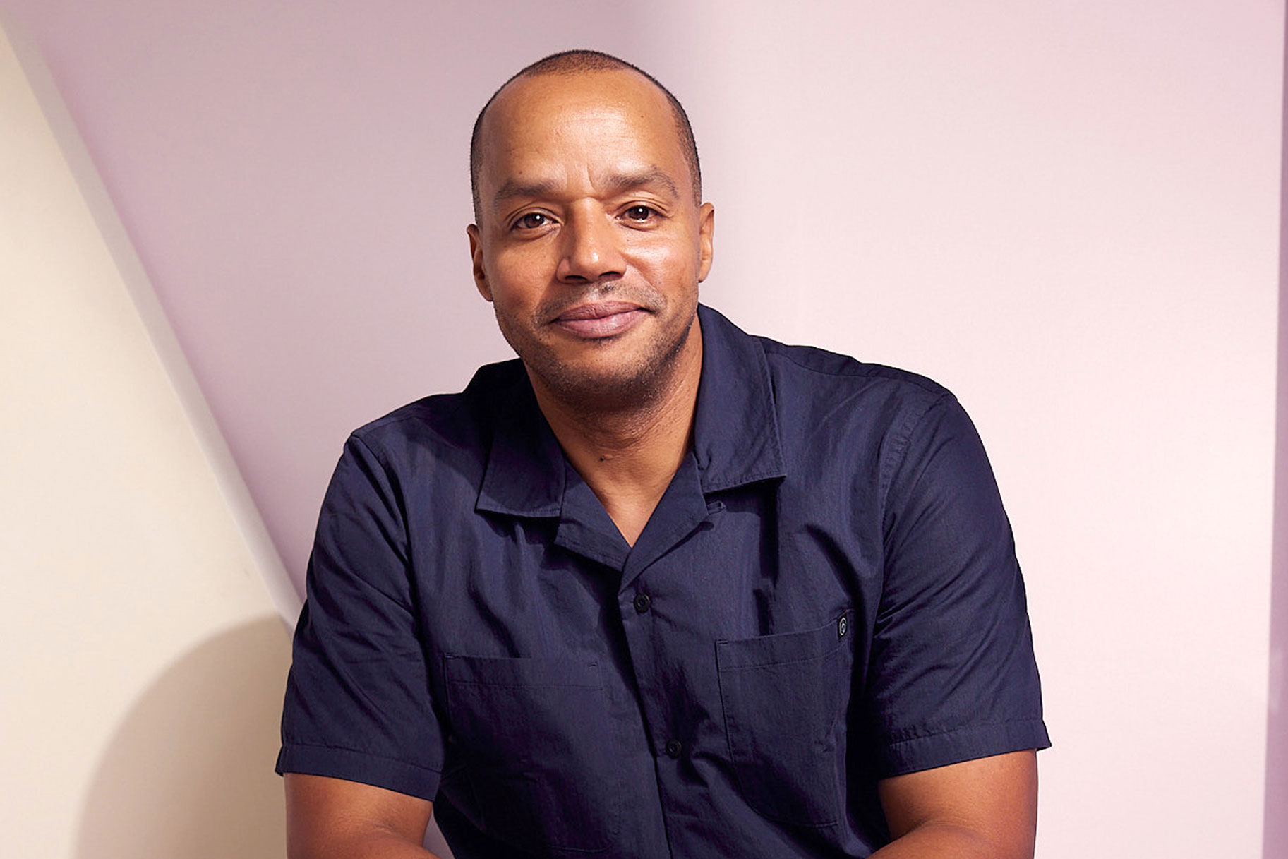 https://www.dkambio.com/wp-content/uploads/2026/02/1771918888_897_¿Quien-es-el-negro-del-comercial-de-T-Mobile-Guia-de.jpg