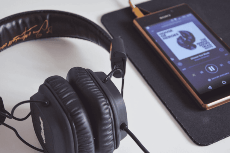 Construyendo una marca musical más allá del escenario: el papel de la ropa personalizada