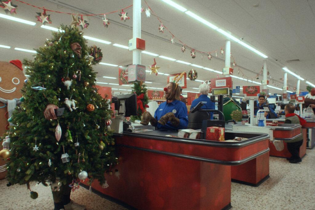 John Bishop Tesco actor navideño