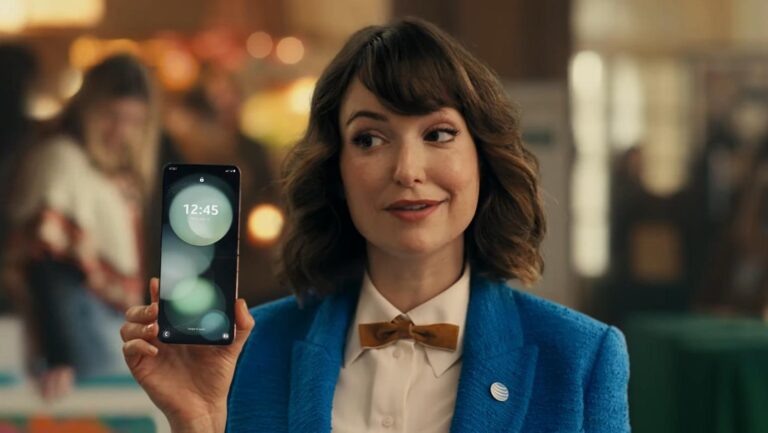 Valor neto de Milana Vayntrub (2026): salario, ganancias de AT&T y desglose total de ingresos