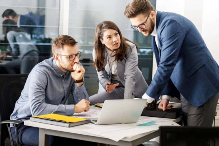 Los especialistas en marketing senior no adivinan qué canales funcionan. Realizan un seguimiento de todo, incluidas las llamadas. Así es como