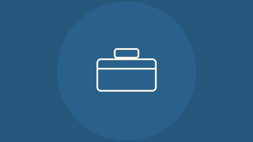 Icono lineal de maletin sobre fondo azul para criterios de diseno de marca